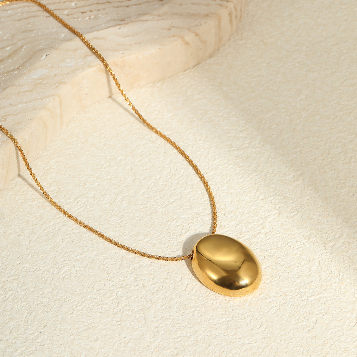 Collana con pendente geometrico alla moda da donna in acciaio inossidabile placcato oro 18 carati