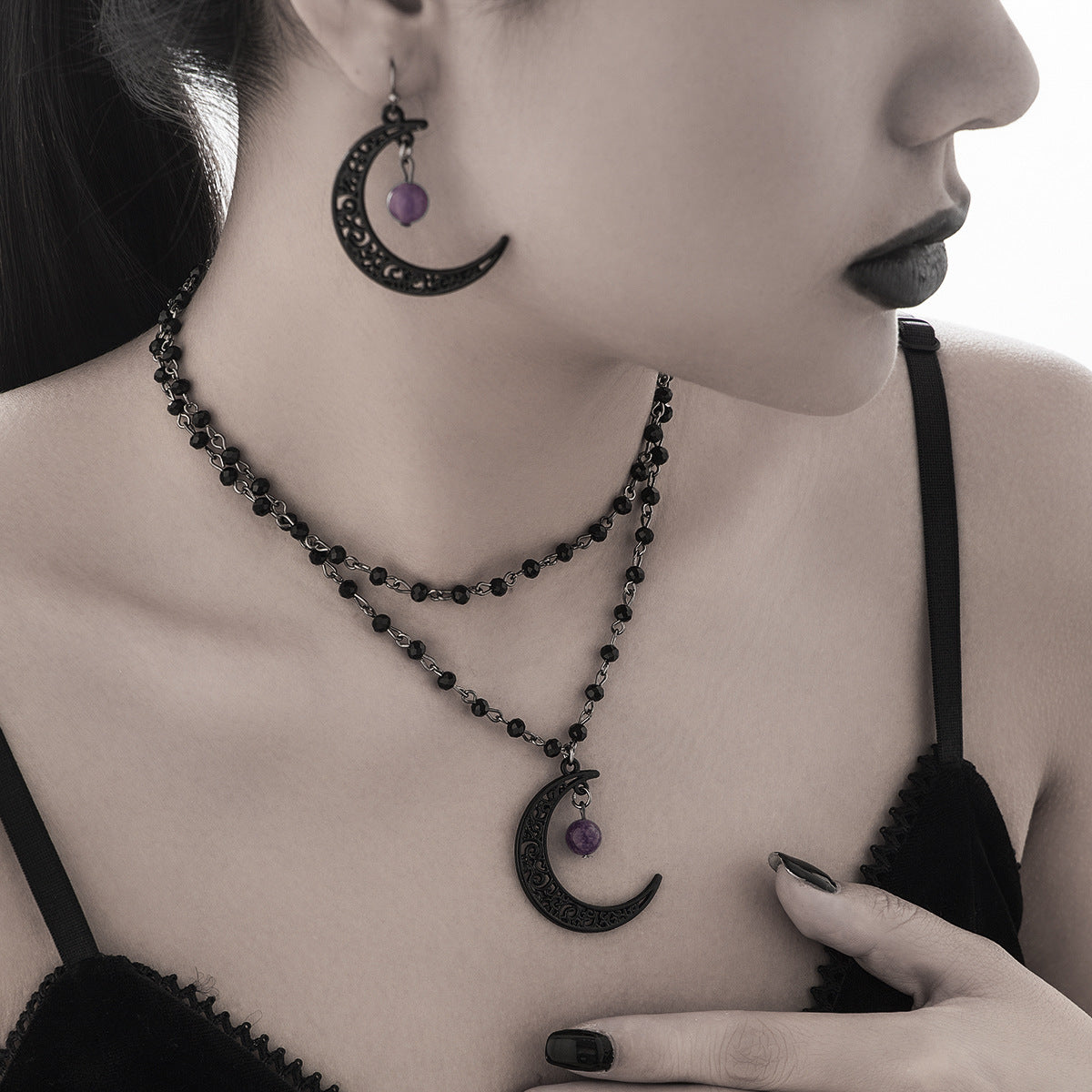 Collana gotica dark stile luna cava con perle di cristallo su catena fatta a mano da donna