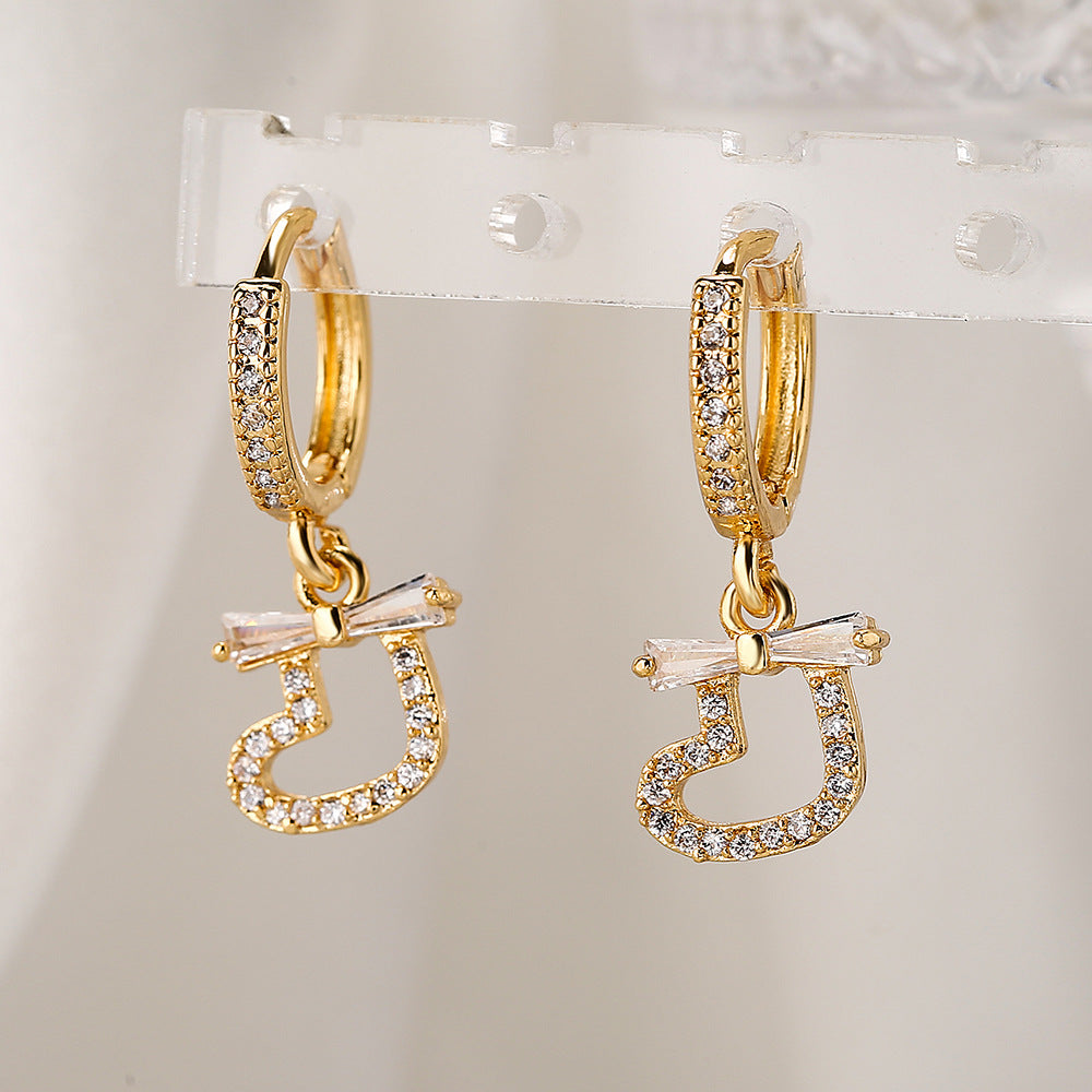 Orecchini da donna dolci e minimalisti a forma di cuore in zircone placcato oro rame