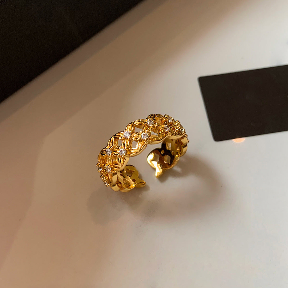 Anello Aperto Geometrico con Intarsio di Zirconi e Placcatura in Oro per Donne, Anello da Dito Minimalista Elegante di Ispirazione Francese