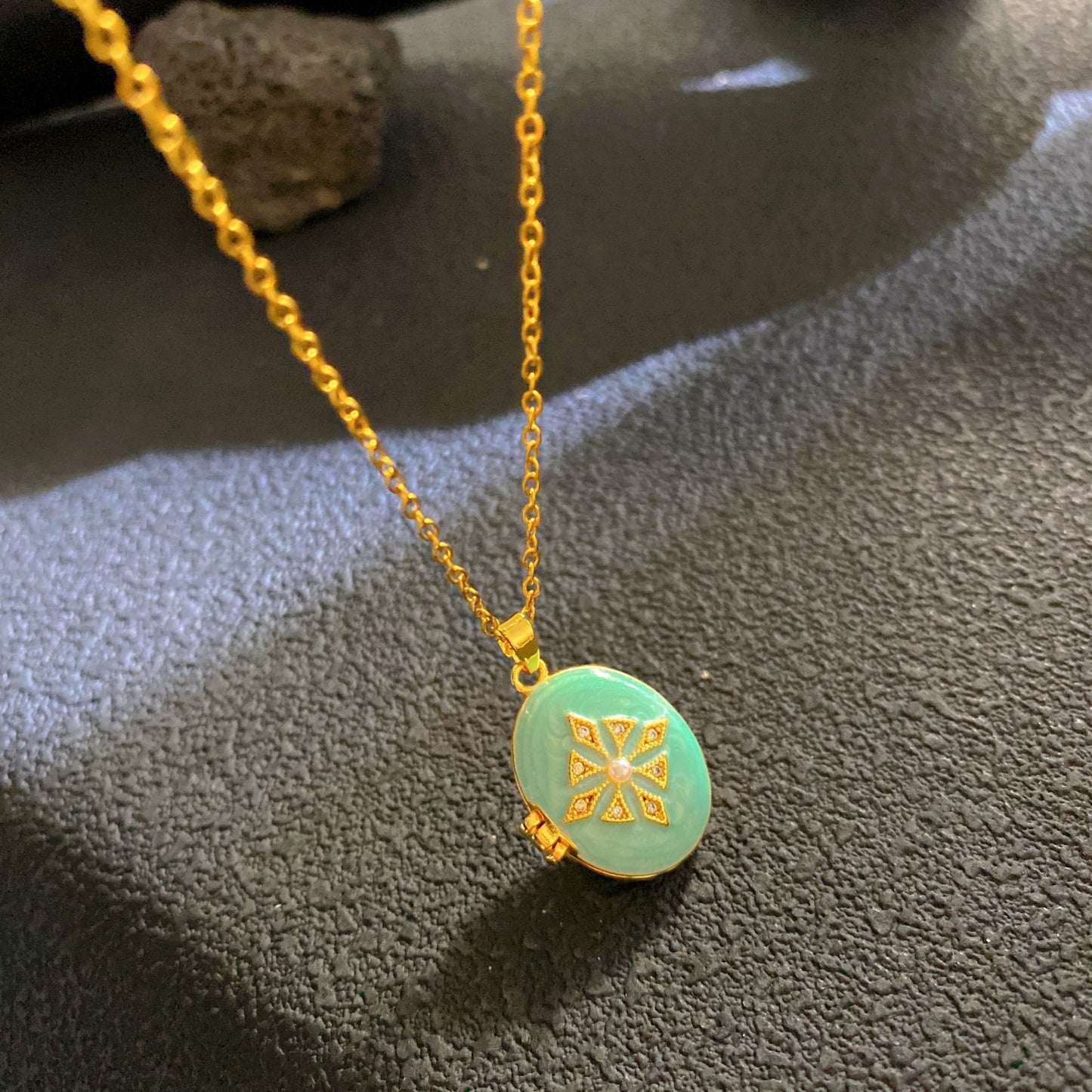 Vintage Elegant Geometric Leaf Teardrop Drip Oil Cubic Zirconia Necklace with 18K Gold Plated Brass Pendant on Titanium Steel Cable Chain for Women