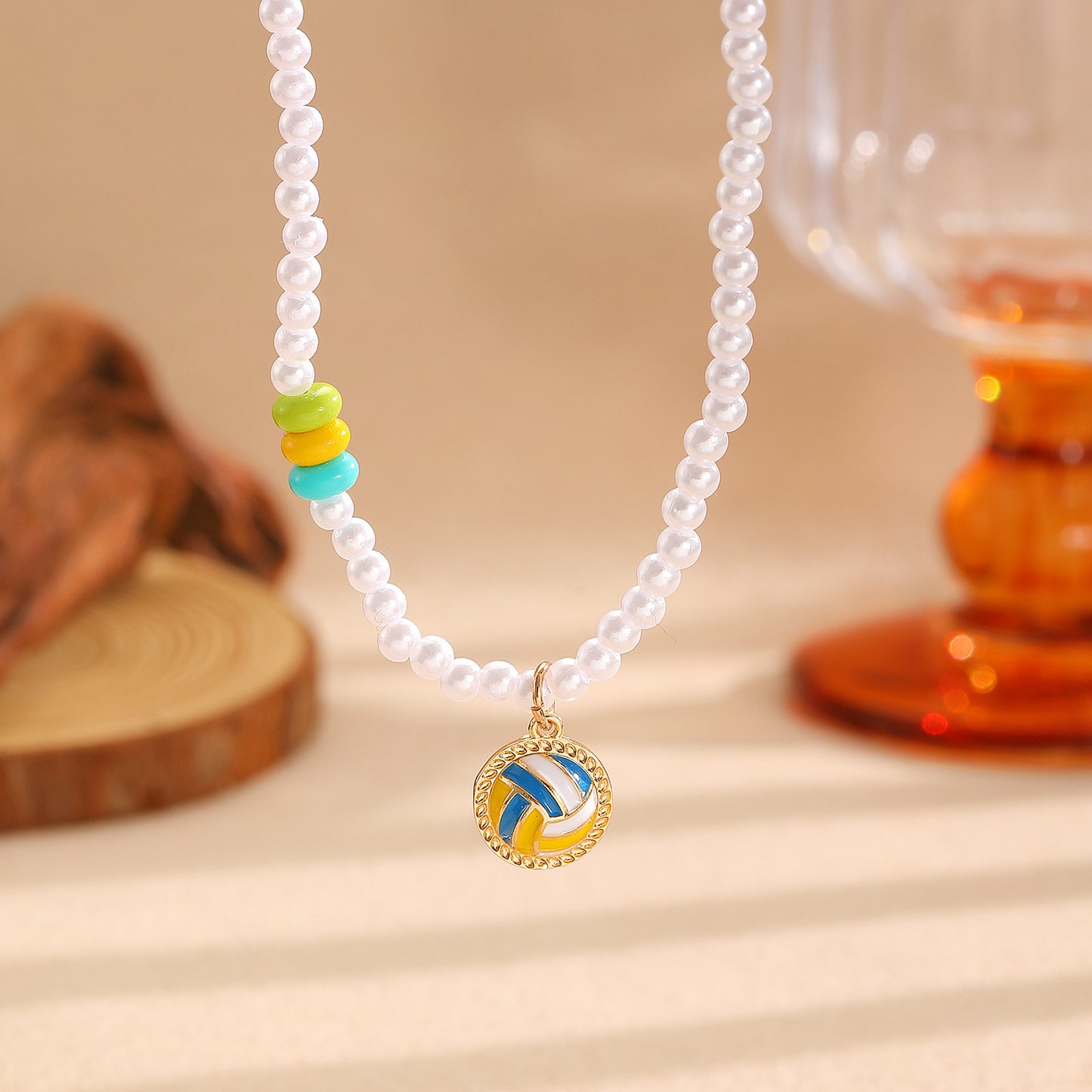 Set di Collana, Bracciale e Orecchini con Pendente a Sfera in Lega di Zinco Placcata Sportiva e Perle per Donna