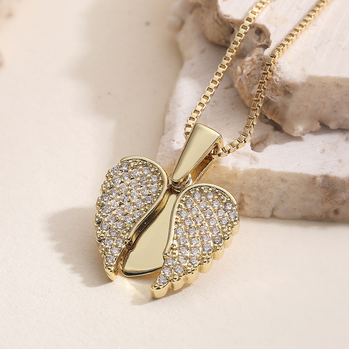 Minimalist Heart Cubic Zirconia Inlay Brass Pendant Necklace for Women