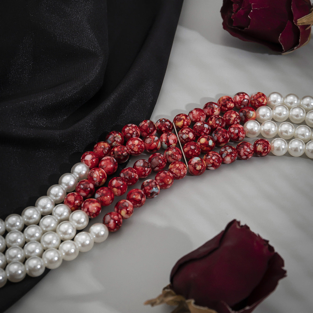 Collar Minimalista Redondo con Temática de Vampiro con Colgante de Perla de Imitación en Cadena de Perlas para Mujer