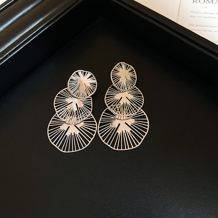 Orecchini a Nappa Geometrici Minimalisti in Metallo Placcato con Perni in Argento Sterling