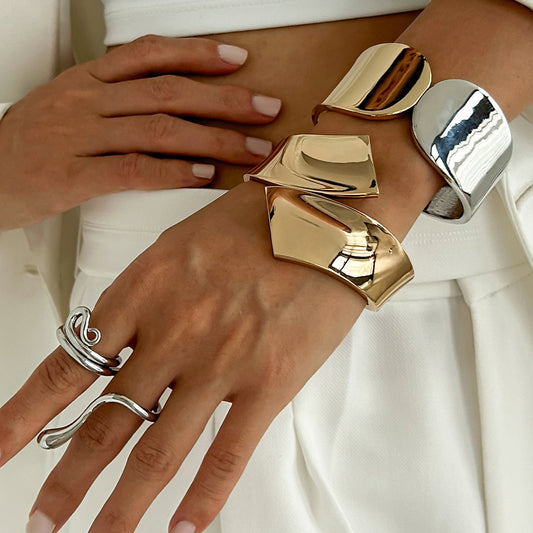Pulsera de aleación con forma de serpiente geométrica minimalista con cierre de resorte para mujer