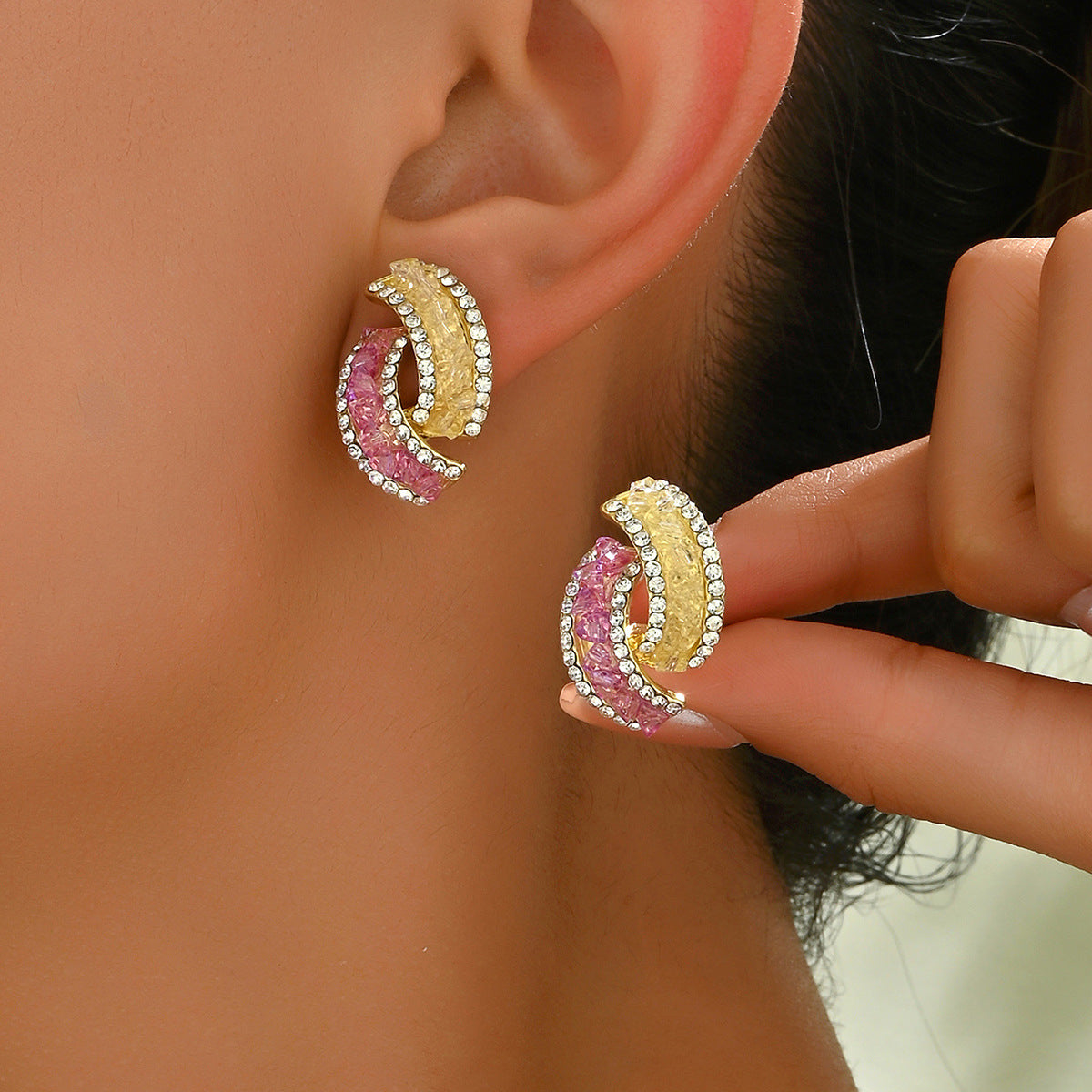 Pendientes de Tachuela Geométricos en Forma de U de Aleación de Zinc con Incrustaciones de Diamantes de Imitación para Mujeres, Ropa de Oficina Moderna y Versátil