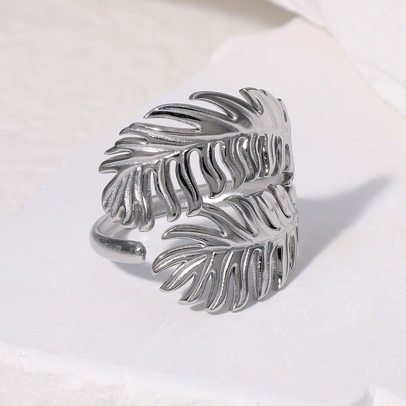 Anello da donna minimalista a forma di foglia in acciaio inossidabile con finitura placcata, fascia aperta regolabile