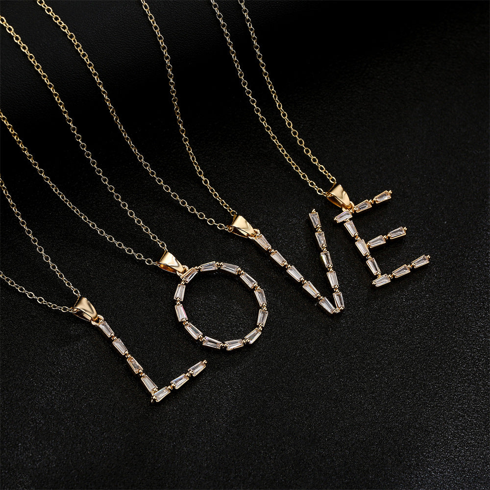 Collana da donna con ciondolo a lettera minimalista in ottone, placcata in oro 18K con intarsio di zirconi