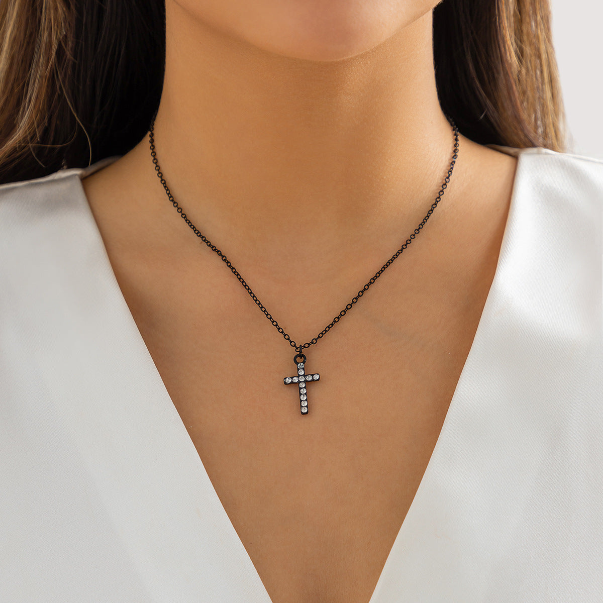 Collar con Colgante de Cruz Minimalista para Mujer con Aleación Galvanizada y Cadena Fina