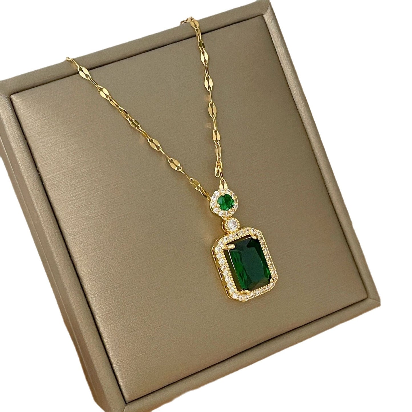 Set di Collana in Acciaio al Titanio Stile Francese Vintage con Geometria, Accenti di Zirconi e Cristalli Smeraldo, Catena a Onda, Design Elegante a Clavicola
