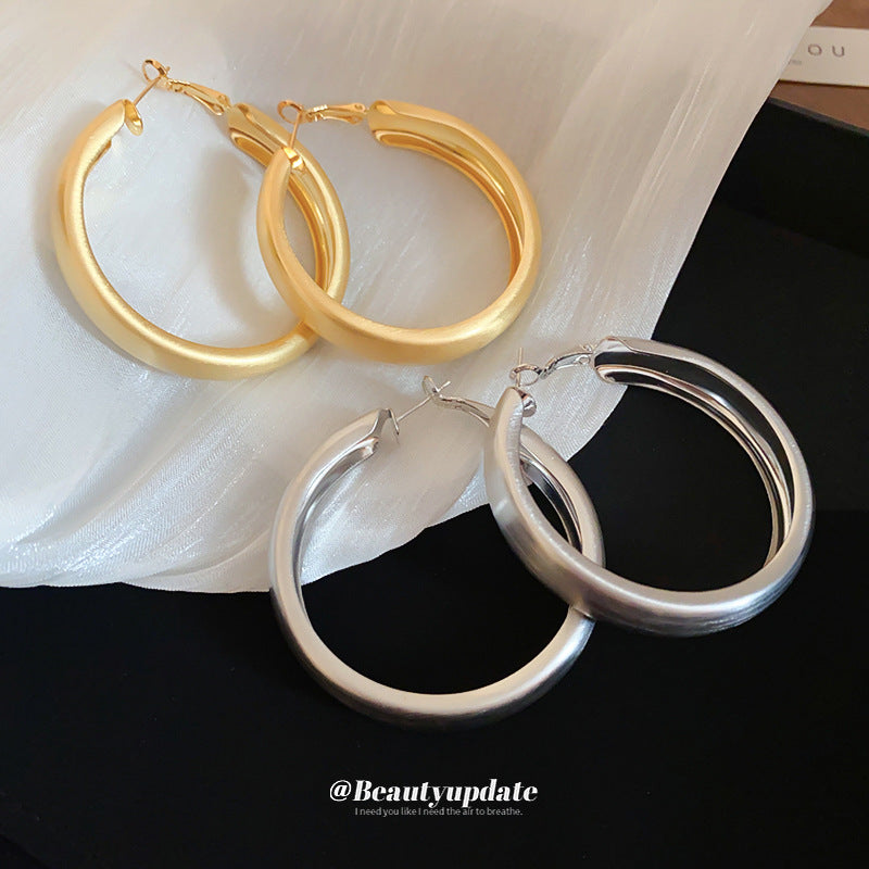 Orecchini a Cerchio Minimalisti Geometrici da Donna in Metallo Placcato Oro con Fascia Larga Spazzolata