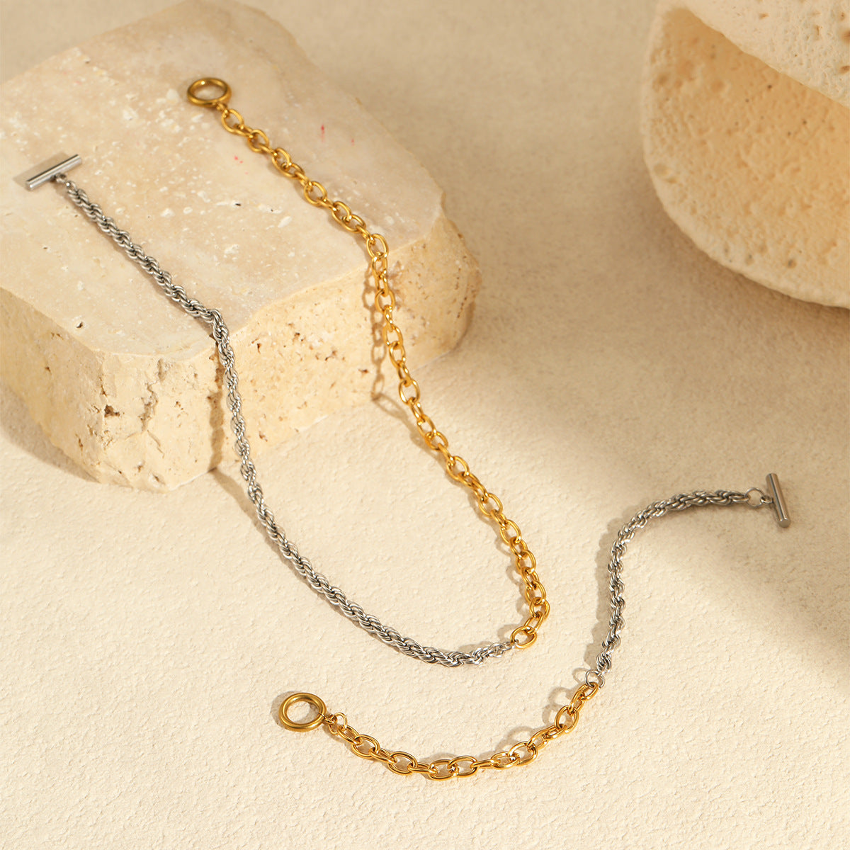 Fashionable Geometric Stainless Steel Necklace with Plated Finish for Women