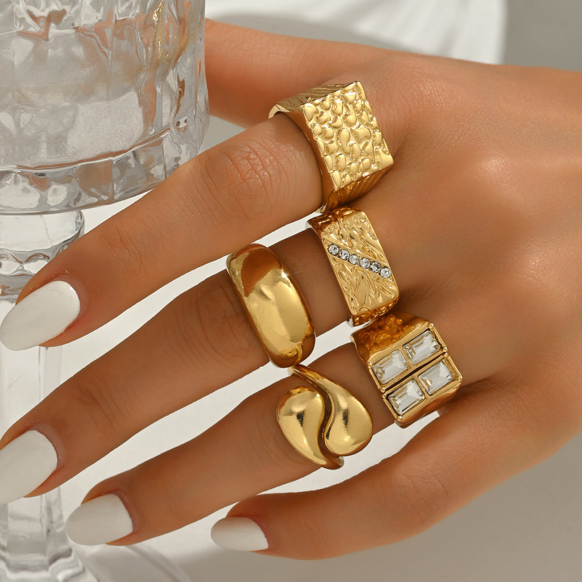 Luxury Geometric Hollow-Out Rhinestone-Set Ring for Women Irregular Index Finger Ring Zinc Alloy Fashion Jewelry