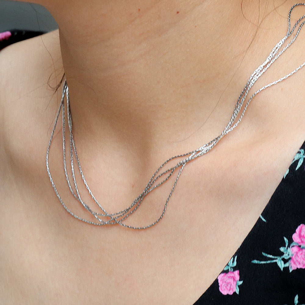 Collar minimalista de acero de titanio con diseño geométrico francés y cadena de serpiente para mujer