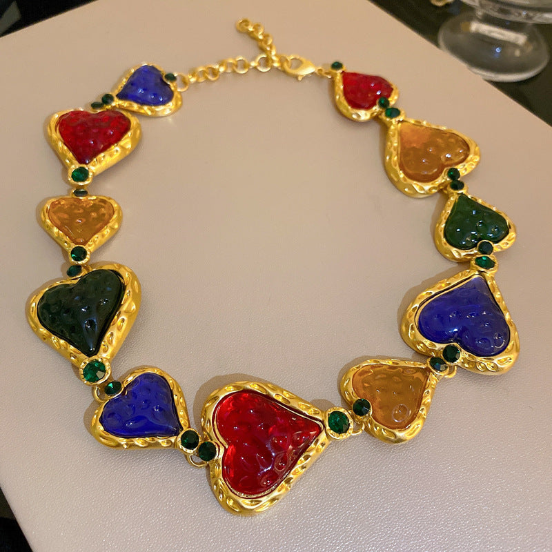 Vintage Floral Pendant Necklace with Rhinestone Inlay in Copper for Women, Delicate Clavicle Chain with Heart Shape Accents