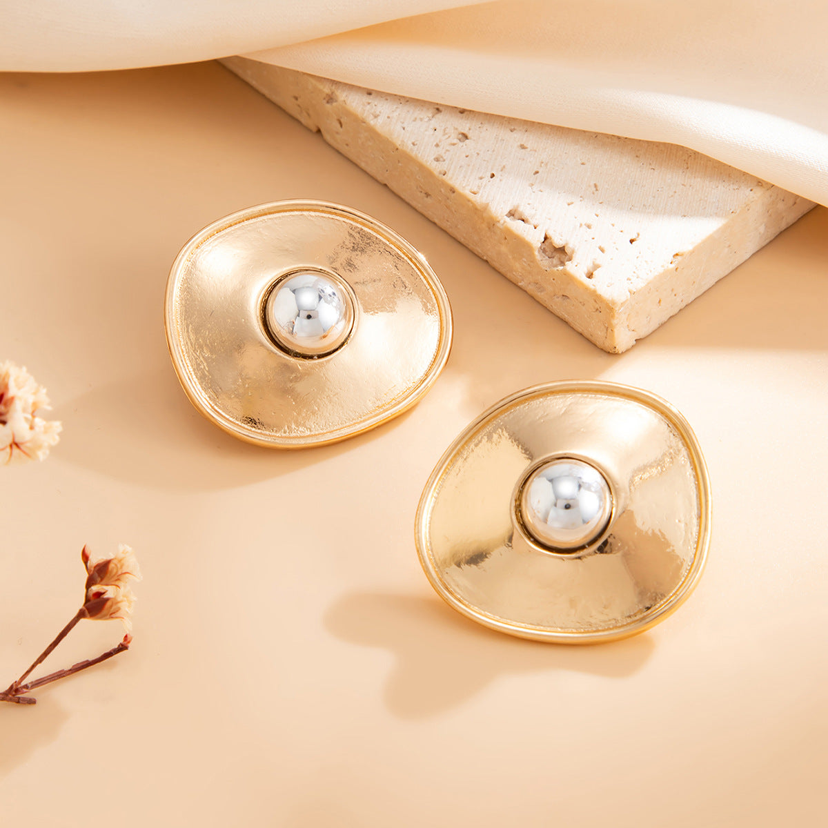 Elegant Geometric Oval Zinc Alloy Plated Pearl Stud Earrings for Women
