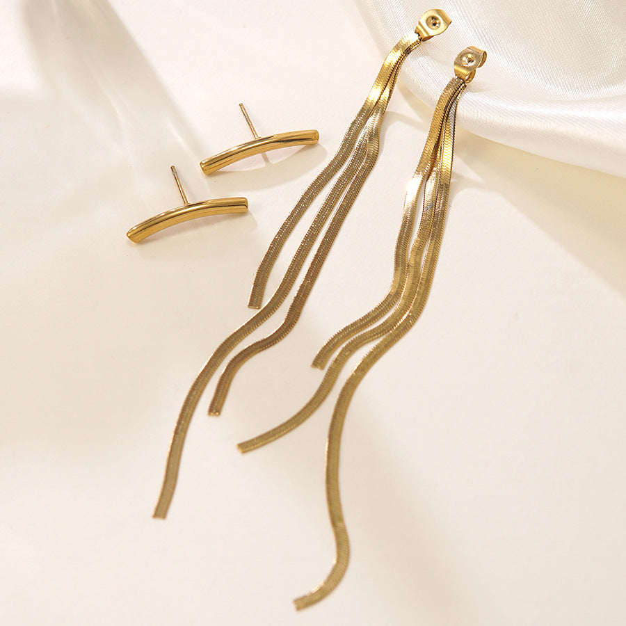 Orecchini da donna di lusso eleganti con catena a serpente placcata oro in acciaio inossidabile e nappe geometriche