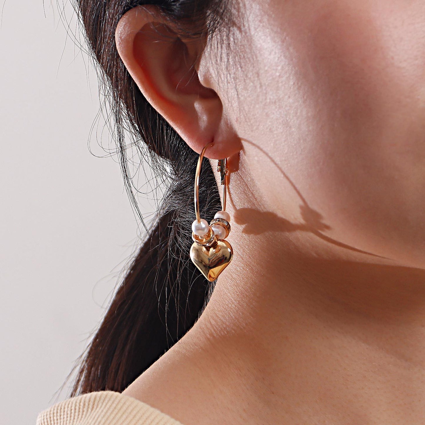 Minimalist Heart-Shaped Alloy Ear Cuffs with Micro-Pavé Rhinestone and Pearl Accents for Women