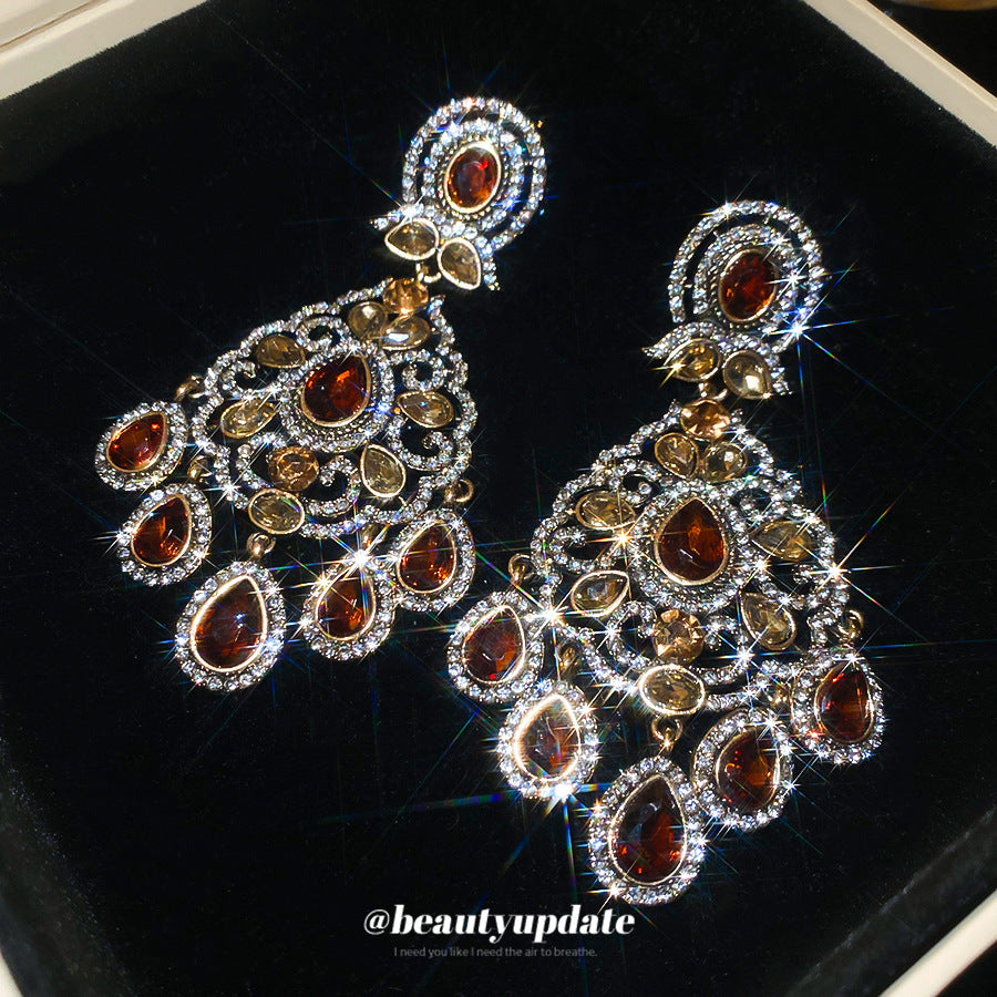 Orecchini pendenti geometrici stile vintage con intarsio in strass, base in lega e perni in acciaio inossidabile da donna