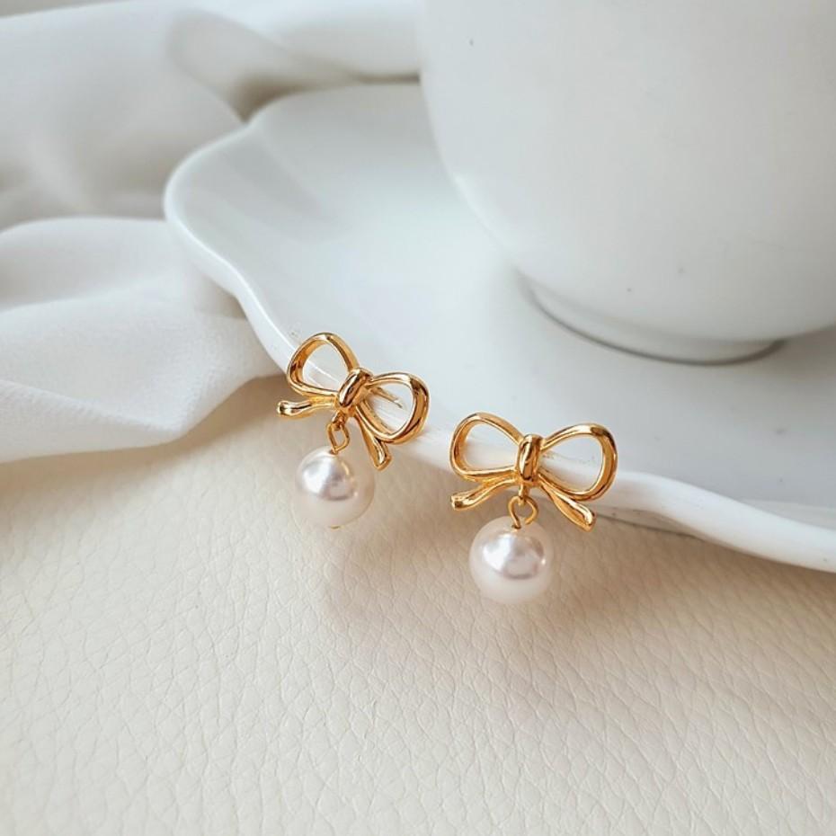 Dulces Pendientes de Lazo y Perlas en Plata de Ley 925 con Diseño de Gota