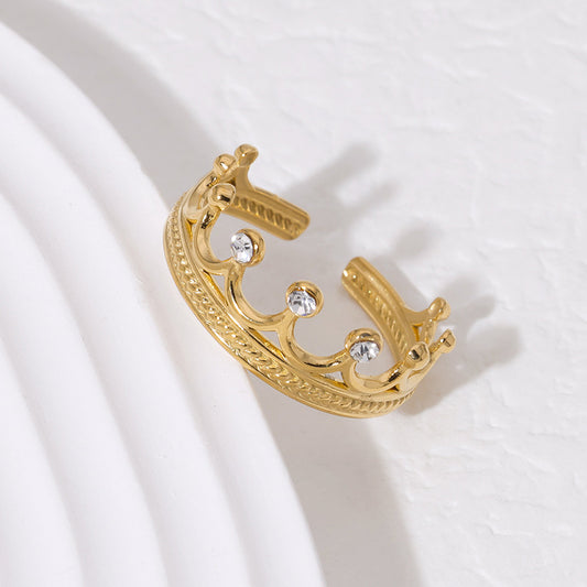 Anello da donna minimalista a forma di corona in acciaio inossidabile placcato oro 18 carati con intarsio di strass
