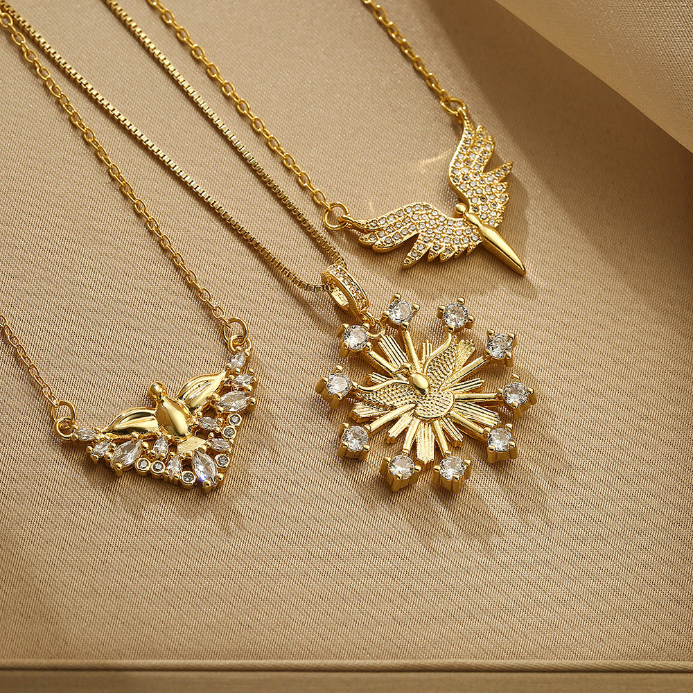 Collana pendente angelo minimalista da donna in ottone con placcatura in oro vero e intarsio di zirconi