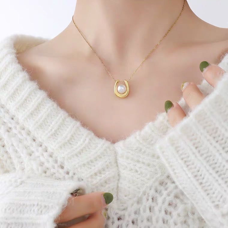 Minimalist U-Shaped Titanium Steel Necklace for Women with Pearl Pendant, Electroplated Finish, Cross Chain Style