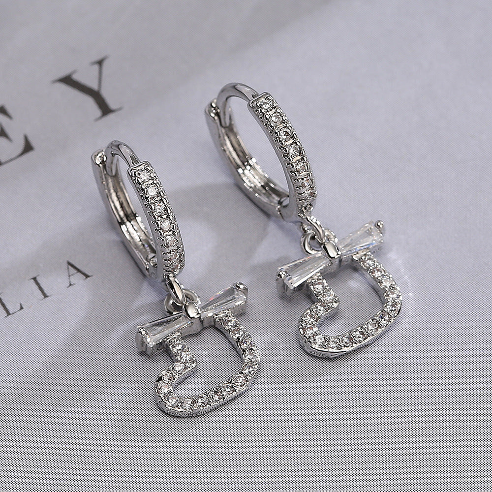 Orecchini da donna dolci e minimalisti a forma di cuore in zircone placcato oro rame