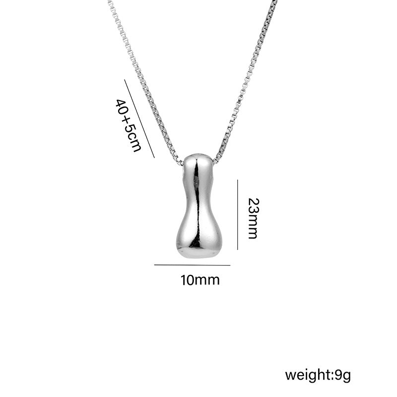 Collar con colgante de acero titanio con forma de letra minimalista y chapado en oro para mujer