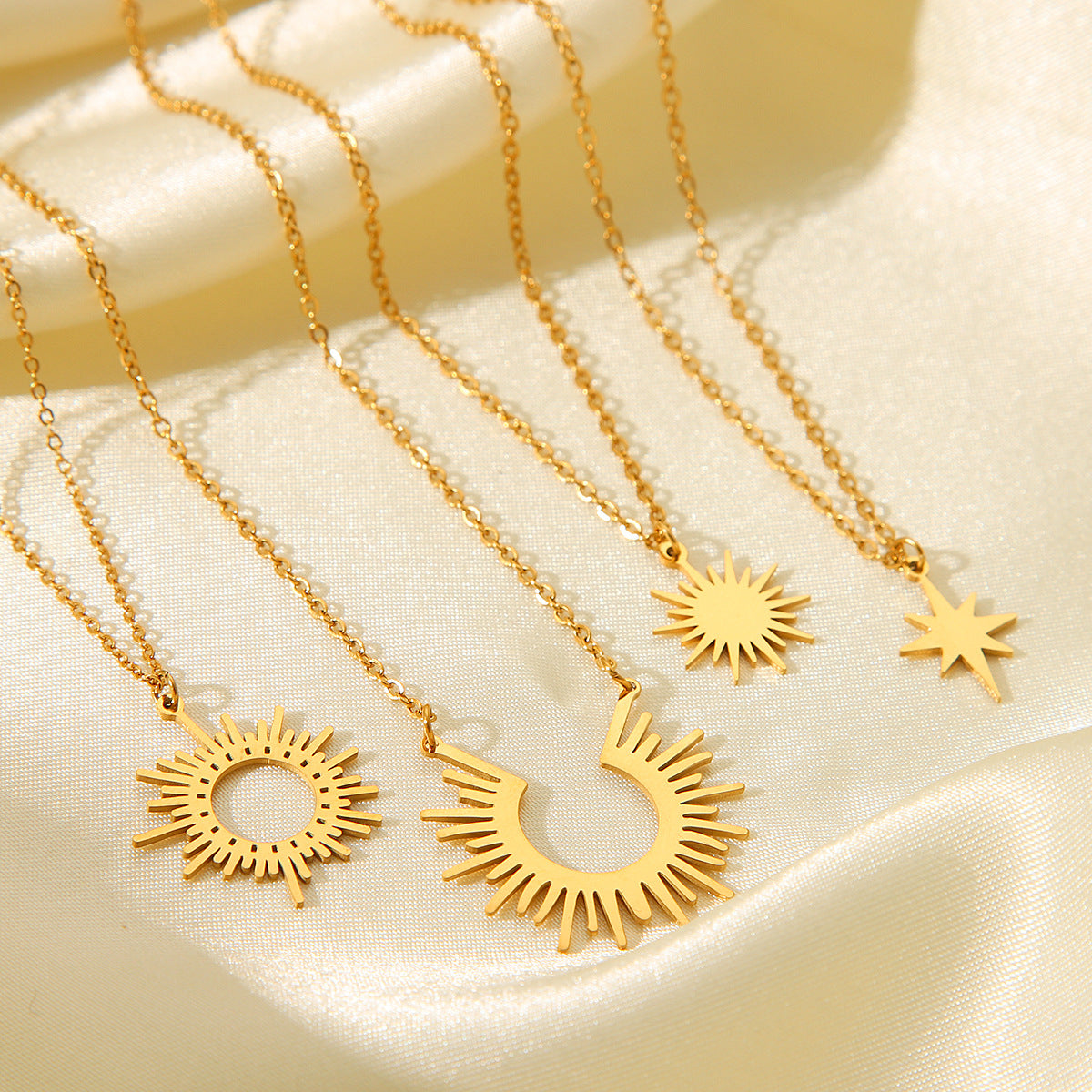 Collana pendente a stella a otto punte con girasole in acciaio al titanio placcato oro 18 carati stile Ins da donna