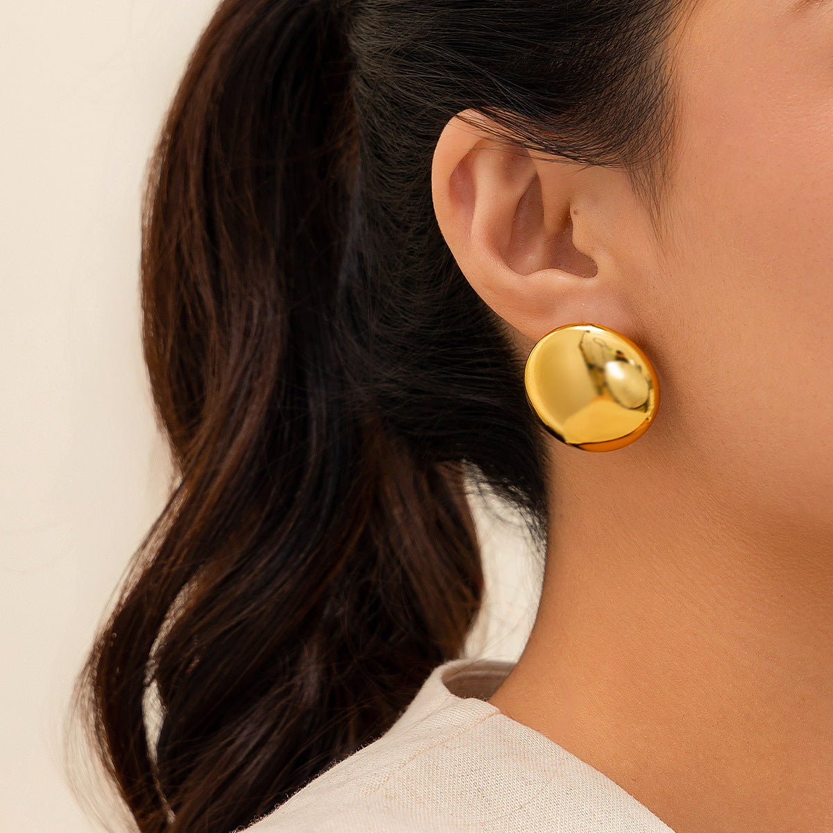 Pendientes minimalistas de aleación con forma de corazón geométrico, acabado pulido y textura plisada para mujer