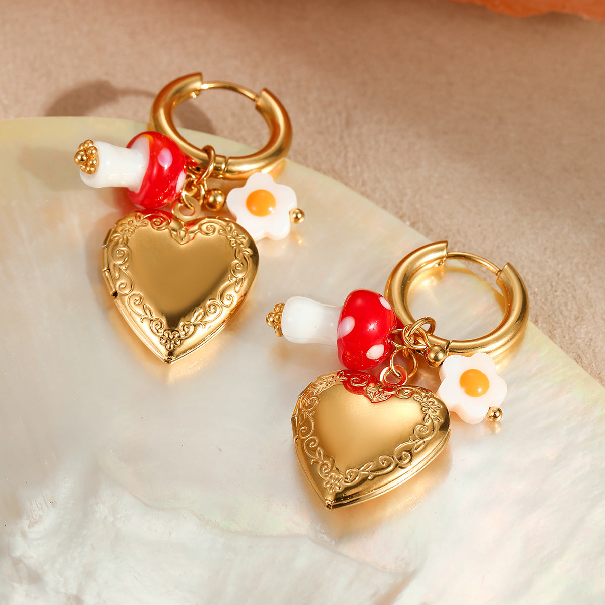 Orecchini alla moda a forma di cuore geometrici in acciaio inossidabile con dettagli in smalto e ganci placcati oro 18K