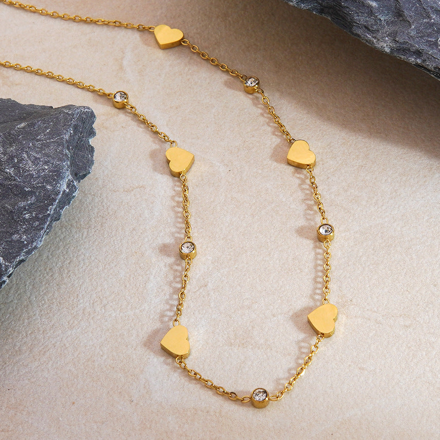 Elegante set collana e bracciale in oro 18 carati placcato con zirconi cubici a forma di cuore, catena in acciaio inossidabile e titanio per donne