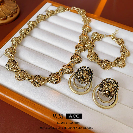 Collar con colgante vintage de cabeza de león para mujer con cadena de aleación chapada en oro, conjunto de joyas llamativas de estilo medallón retro minimalista