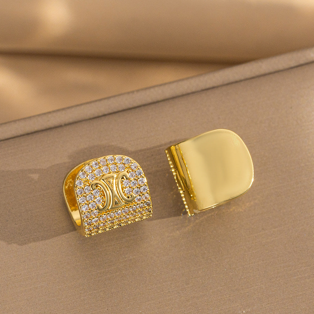 Orecchini a perno geometrici minimalisti da donna in ottone placcato oro 18 carati con intarsi in strass