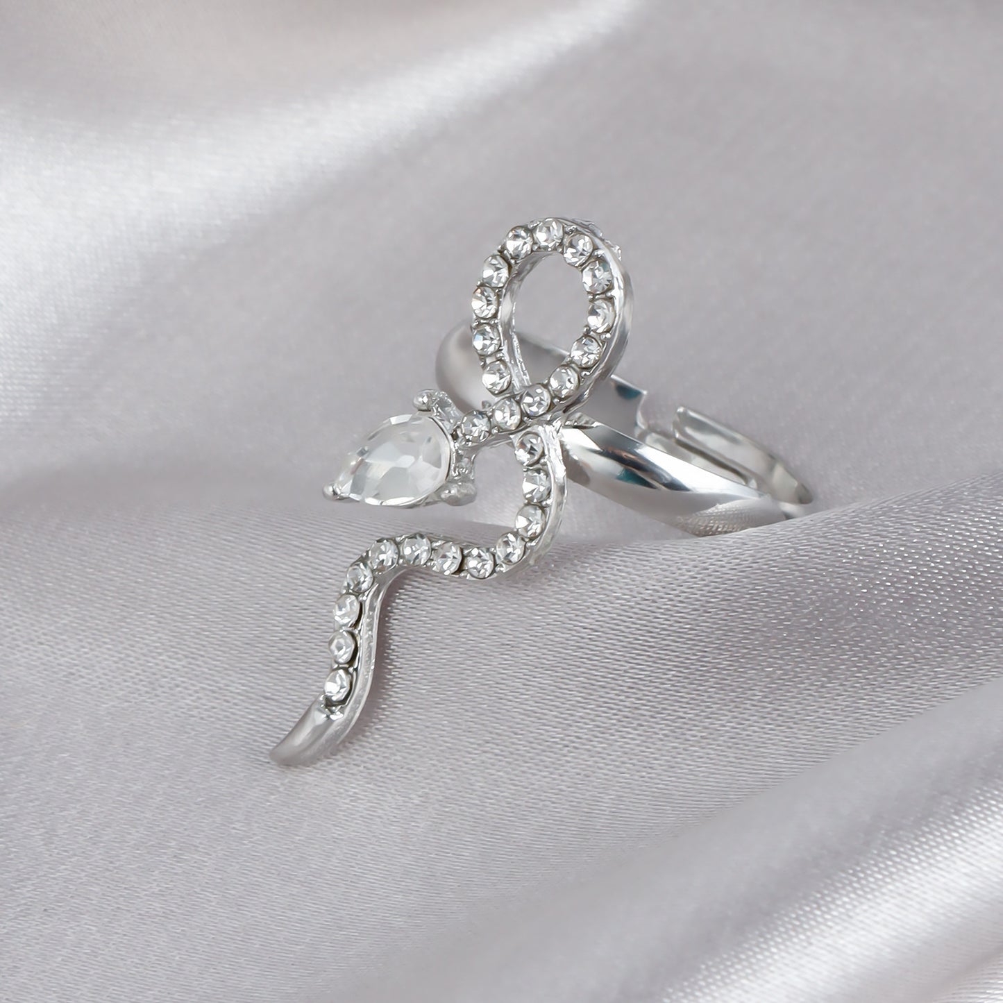 Vintage-Inspired Snake-Shaped Geometric Ring for Women with Metal Band and Electroplated Finish