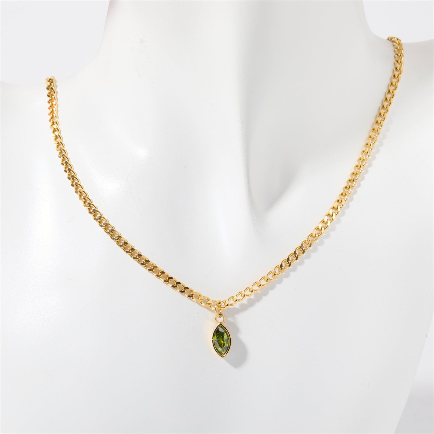 Collar con colgante de acero inoxidable geométrico minimalista de lujo con circonita cúbica y chapado al vacío en cadena cubana