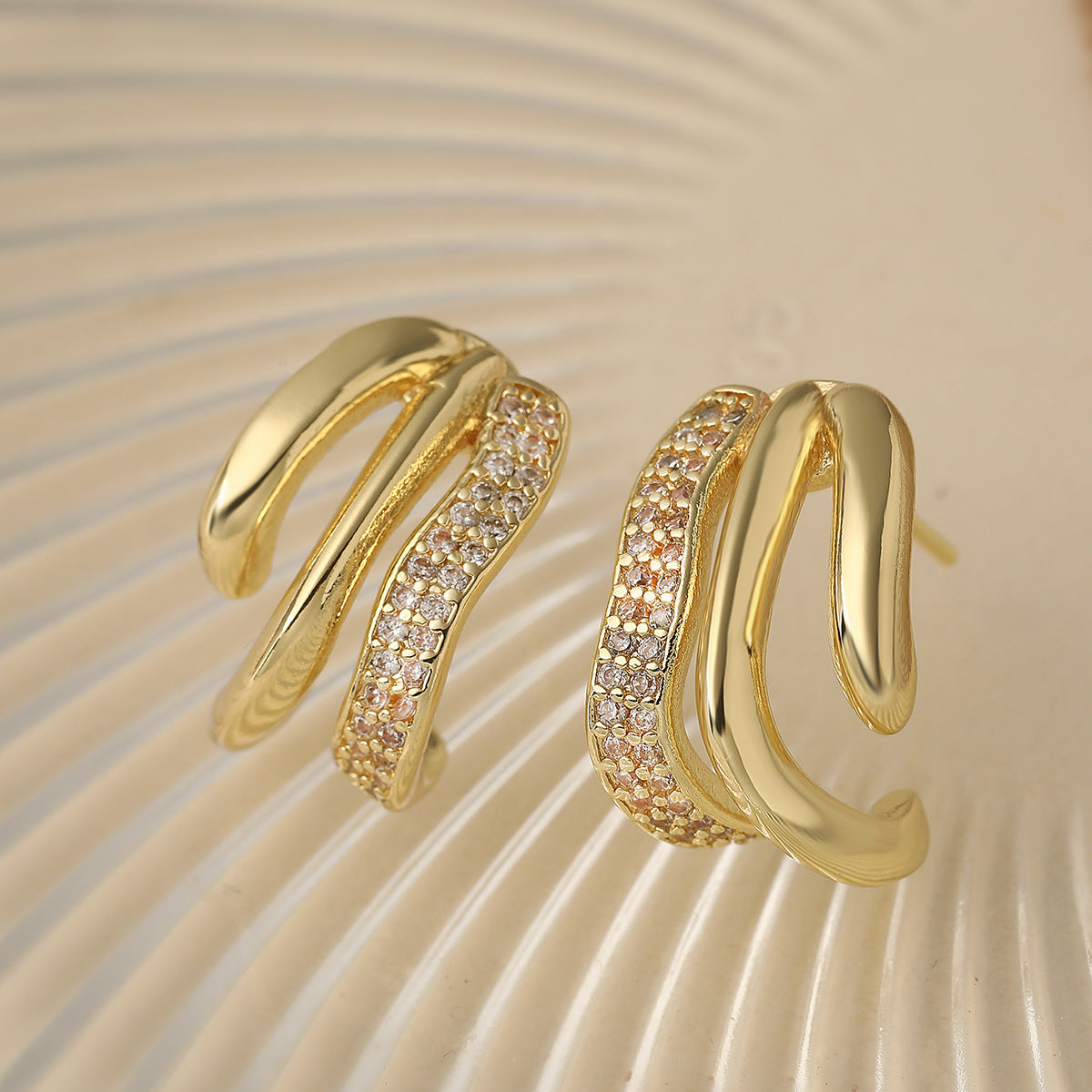 Pendientes de Cobre con Forma Geométrica para Mujer, con Zirconia Microengarzada, Diseño Minimalista y Moderno