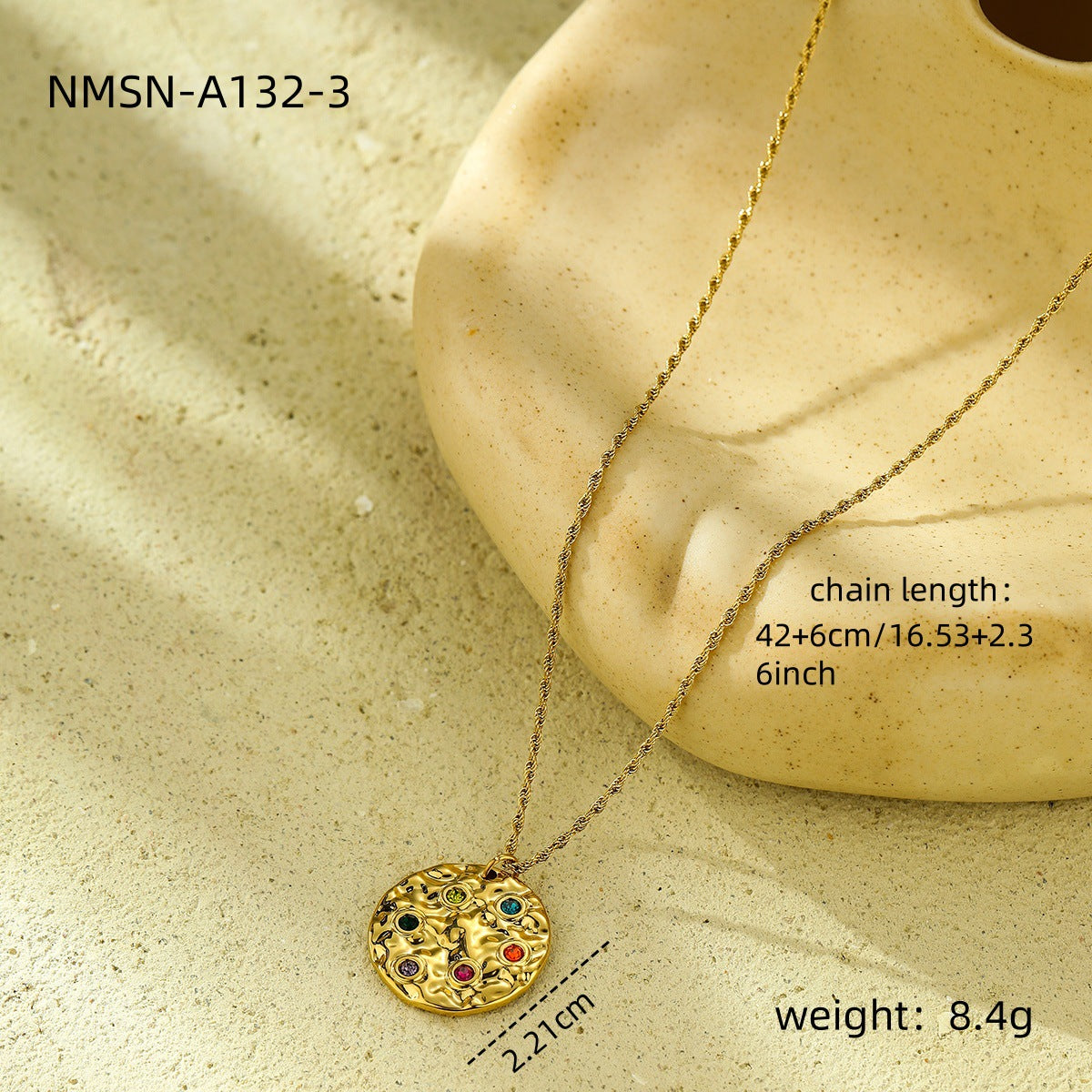 Collar Colgante Geométrico Minimalista de Acero de Titanio con Chapado en Oro de 18K y Diseño de Textura Martillada para Mujer
