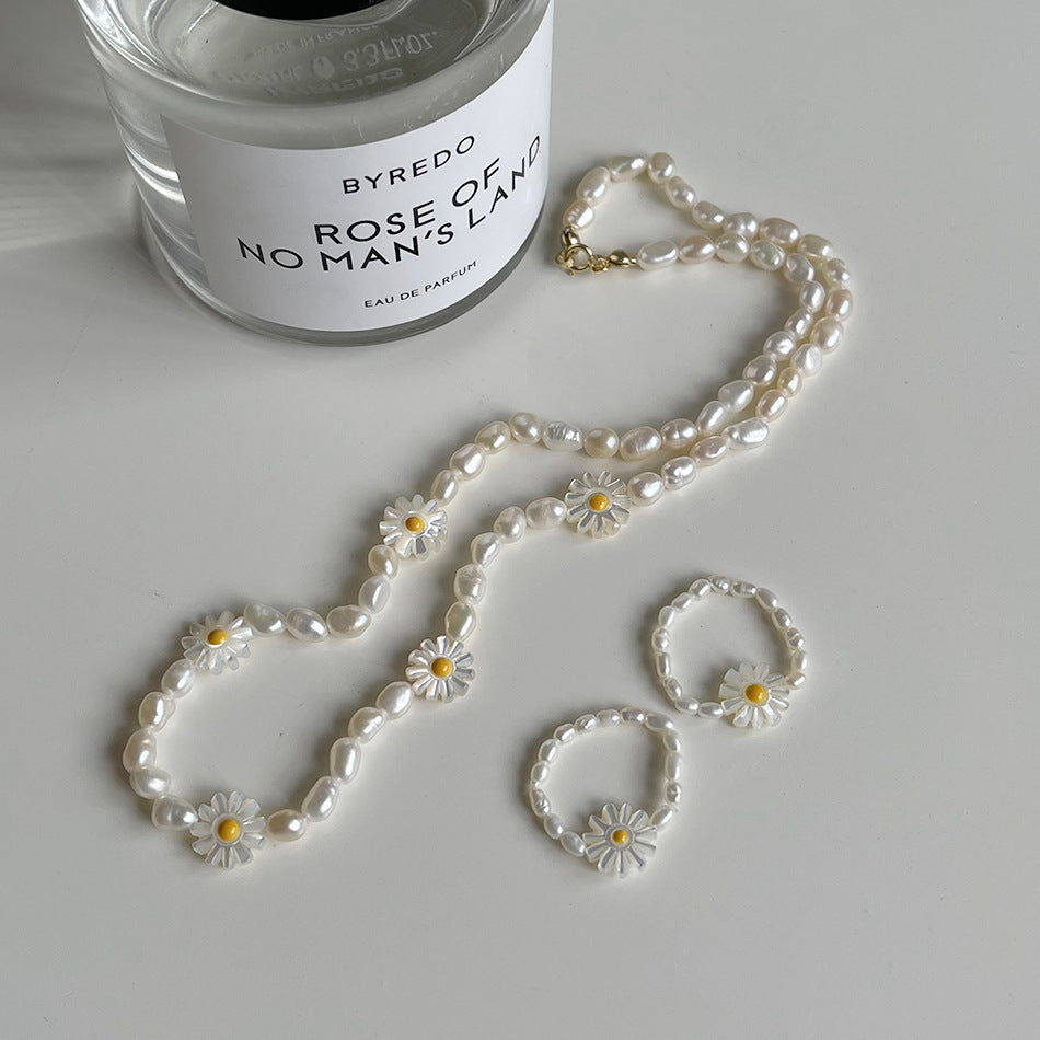 Collana con Ciondolo Margherita Fresca e Naturale con Perla d'Acqua Dolce su Catenina Box