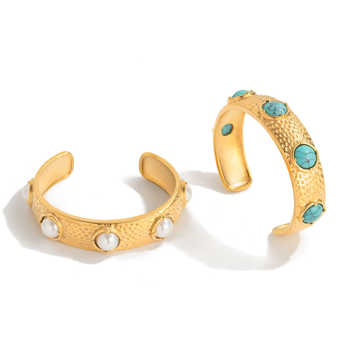 Pulsera de Acero Inoxidable con Textura Martillada a la Moda para Mujer con Detalles de Resina Turquesa y Perlas