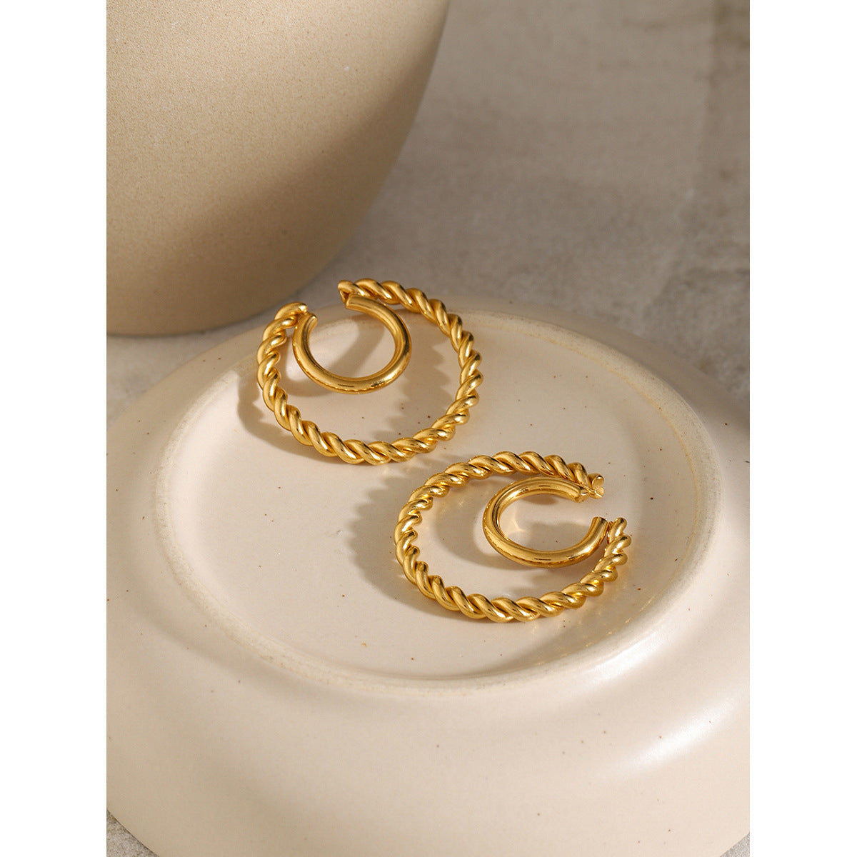Fashion Ins Stile Acciaio Inossidabile Placcato Oro 18K Clip Orecchio a Doppia Spirale Ritorta a U per Donne