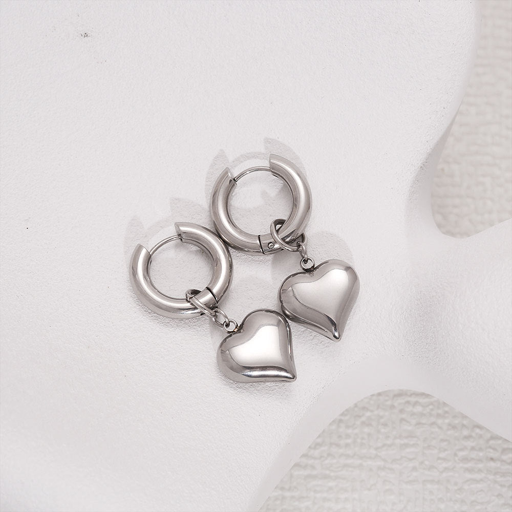 Orecchini a perno con cuore in acciaio inossidabile minimalista con finitura placcata per donna, pendenti staccabili di lusso leggeri