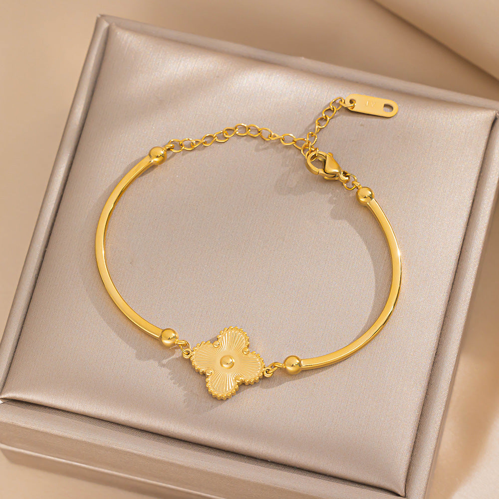 Bracciale minimalista di tendenza con quadrifoglio da donna in acciaio al titanio con placcatura in oro 18 carati Finitura ipoallergenica e resistente allo sbiadimento