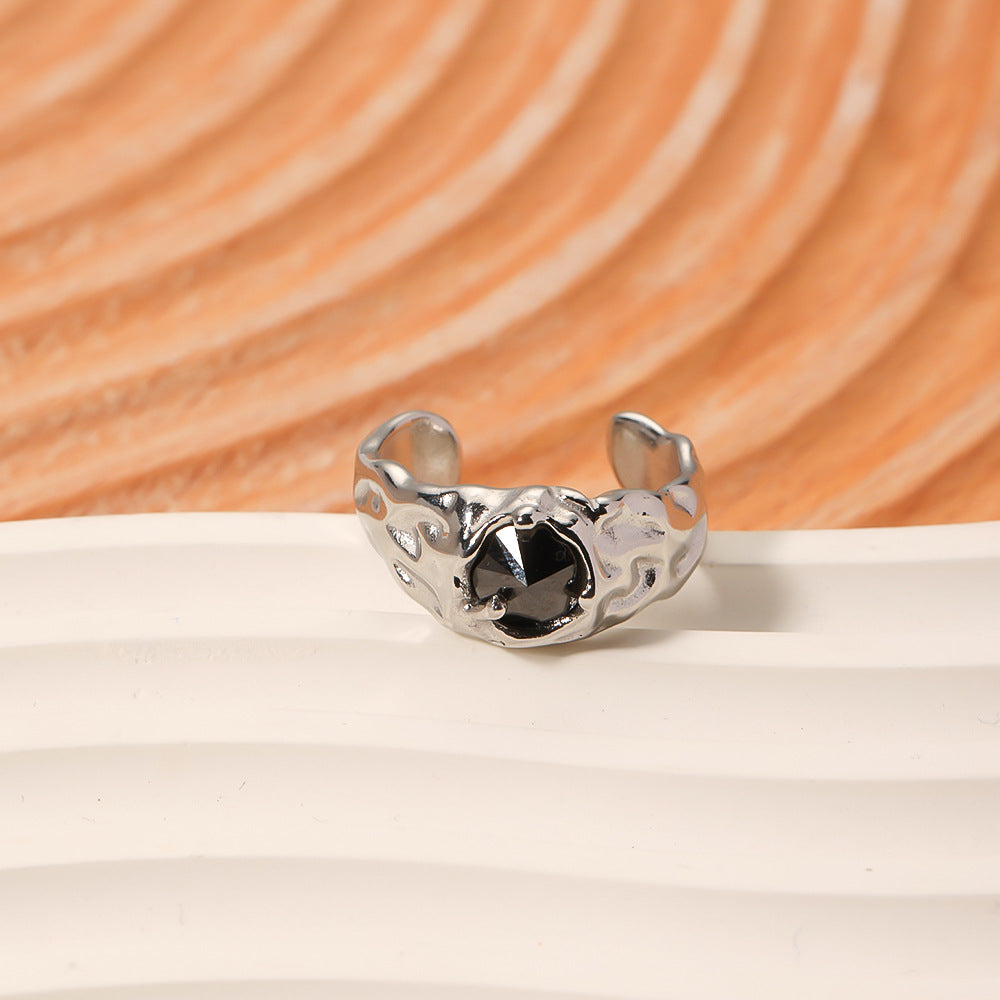 Anello da donna minimalista geometrico in acciaio al titanio con placcatura in oro 18 carati e intarsio di zirconi