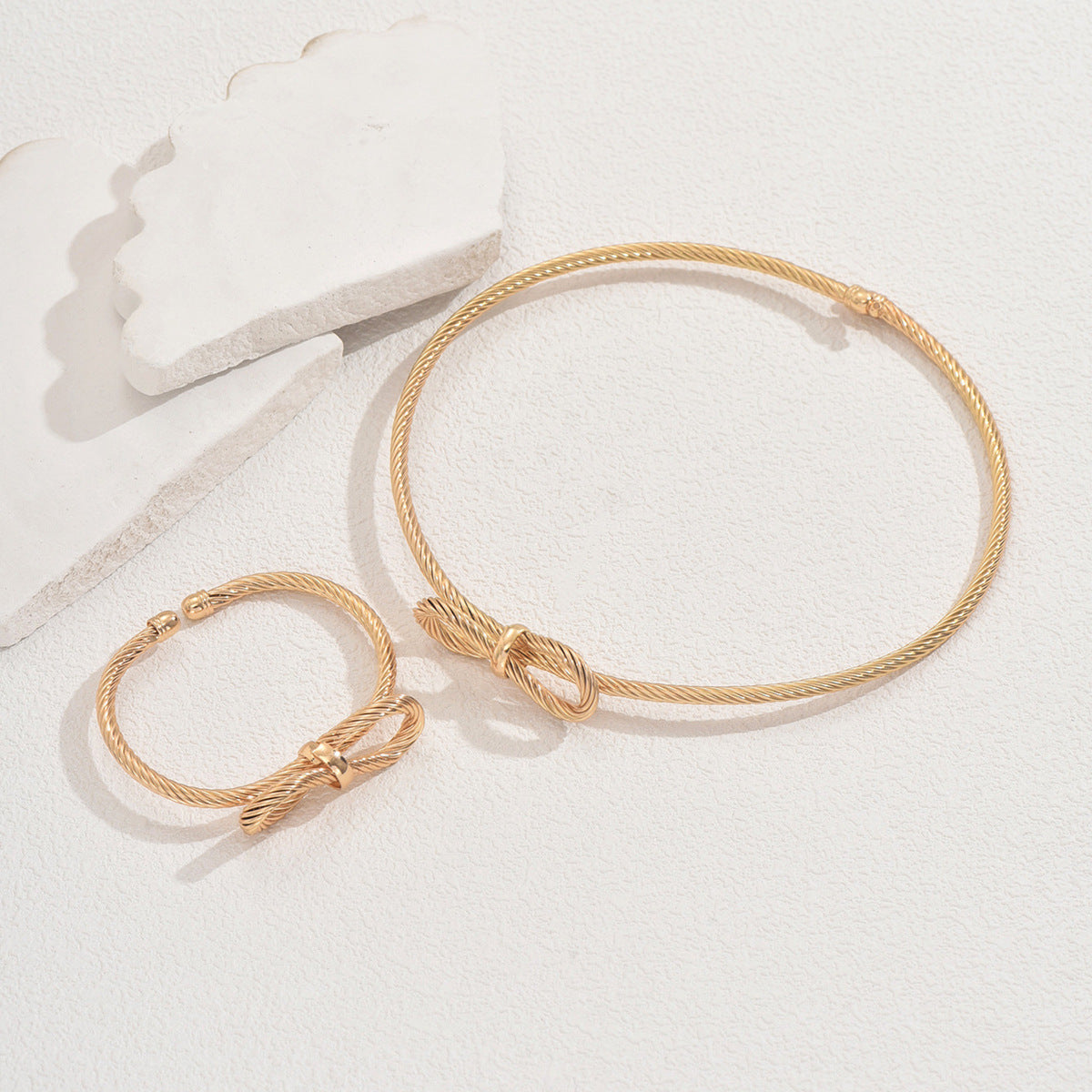 Luxury Minimalist Geometric Bow Knot Pendant Necklace and Bracelet Set for Women with Electroplated Iron