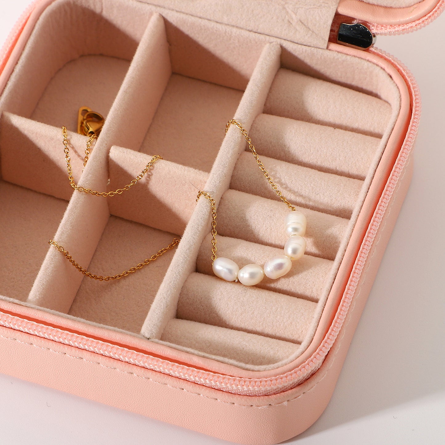 Collana Geometrica Minimalista da Donna in Acciaio Inossidabile con Placcatura in Oro 18K e Ciondolo a Perla Naturale d'Acqua Dolce