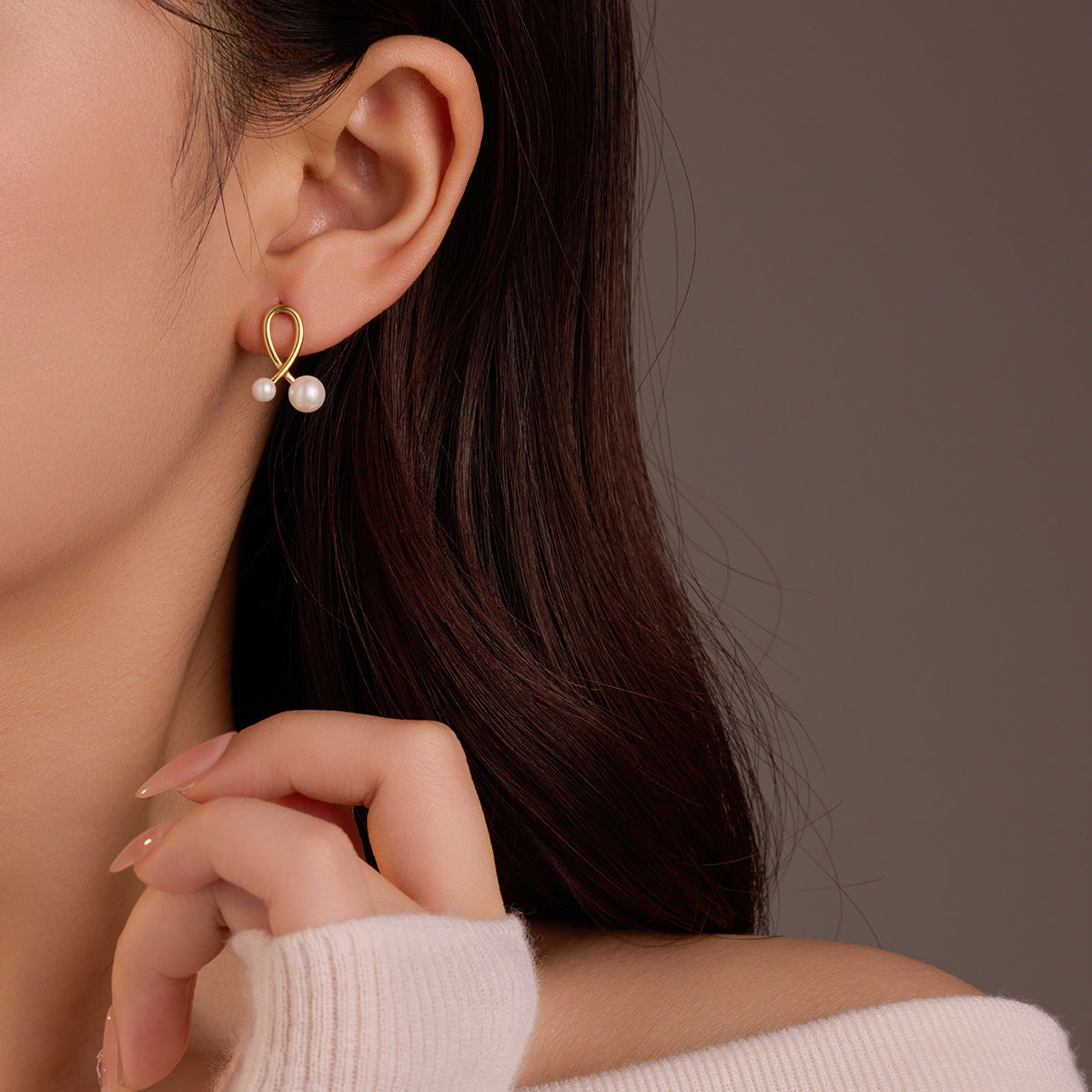 Pendientes de Nudo de Acero Inoxidable de Estilo Vintage con Acentos de Perlas para Mujer