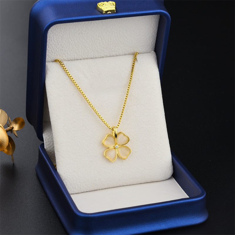 Collana da donna con ciondolo a quadrifoglio in stile naturale, placcata oro 18 carati, in acciaio al titanio